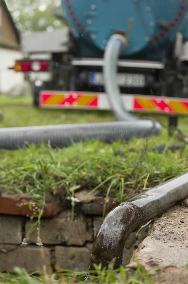 Septic tank pumping and cleaning cost